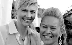 Lesbian couple's family photo goes viral