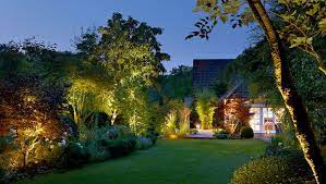 Auf die lampen aus der modernen gartenlampenkollektion kann kein garten verzichten. Magisches Licht Unsere Tipps Fur Indirekte Beleuchtung Im Garten Prediger Lichtberater