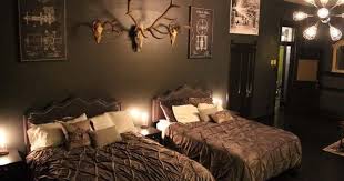 Then why not celebrate your favorite book series with a fun, themed halloween party? You Can Now Stay At This Serial Killer Themed Hotel For Your Perfect Halloween Getaway