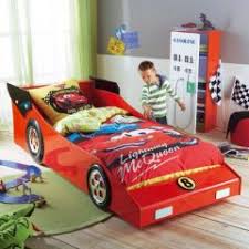 Chaise design pas cher rouge. Meuble Chambre D Enfant Le Lit Voiture Pour Enfant Une Imitation De La Formule 1 Lit Original Pour Garcon Un Max D Idees