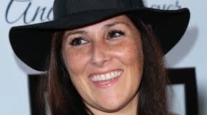 Ricki Lake shows off dramatic hair regrowth before and after photos