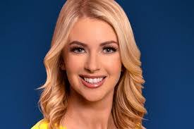 Evelyn New's Instagram, Twitter & Facebook