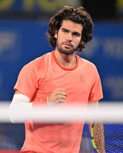 Carlos Alcaraz vào vòng ba Shanghai Masters sau chiến thắng 6-3, 6-3