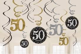 Nunca deberíamos dejar de celebrar nuestro cumpleaños.te damos ideas para festejar con tus amigos que hace unos cuantos años llegaste al mundo o para sorprender al cumpleañero con una original fiesta sorpresa en la que no falte ningún. Tienda De Fiestas De Cumpleanos Adultos Ideas Y Articulos Comprar Online Fiestasmix