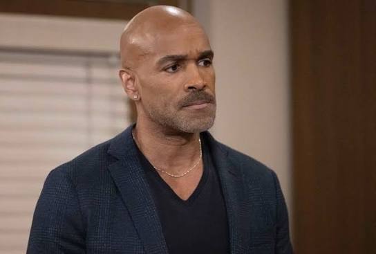 Drew gets cocky as he vaguely brings Curtis up to speed on his blackmail of Portia. @donnellturner @cameronmathison #GH #GeneralHospital