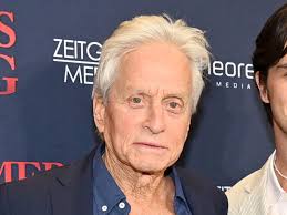 Michael Douglas a gyerekeivel pózolt büszkén a premieren