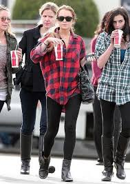 Black And Red Checkered Shirt Outfit Trend Alert Plaid Shirts Famous Blog Red Flannel Shirt Outfit Shirt Outfit Women Flannel Shirt Outfit