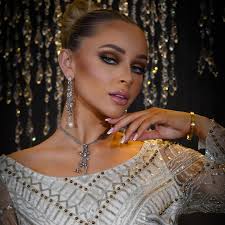 sadia_makeup.artist_