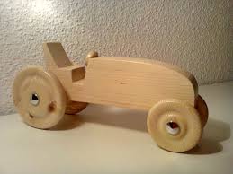 Auch heute gibt es noch qualitativ hochwertiges spielzeug. Mein Erster Traktor Aus Holz Bauanleitung Zum Selber Bauen Holzspielzeug Selber Bauen Kinderspielzeug Aus Holz Holz