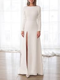 Schlicht, figurbetont, mit schnallen oder auffälligen posamenten, je nach geschmack. Brautkleid Modern Standesamt Schlicht Schmal Satin Langarm Mit Schlitz Hochgeschlossen