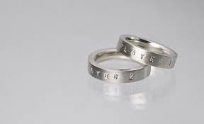 20 Geeky Wedding Rings That Will Enchant Your Player 2 Nerdy Engagement Rings Geeky Engagement Rings Geeky Wedding Rings