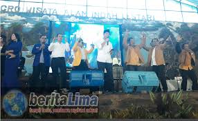 Halaman timeline artikel terbaru profil emil elestianto dardak penulis media online di kompasiana.com. Tim Pemenangan Khofifah Emil Dardak Optimis Raih Kemenangan Dalam Pilgub Jatim 2018 Beritalima Com