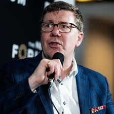 Moe says he's Canadian but wouldn't stop vote