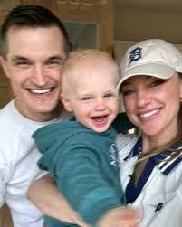 Nicole Misch's Instagram, Twitter & Facebook