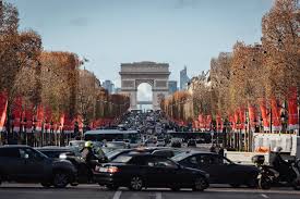 This area is characterized by its namesake avenue which extends northwest from. Wie Die Champs Elysees Umgebaut Werden Sollen