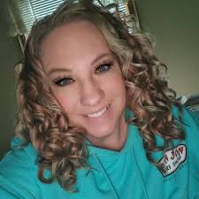 Are there any wavy hair or curly hair specialists in Cedar Rapids?