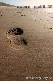 Er hat seinen ursprung in der vielzahl von. FuaÃ¿abdruck Im Sand Kostenlose Bilder Download Freestockgallery