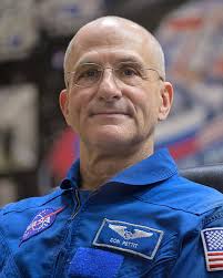 Oldest serving US astronaut returns