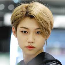 I Love Love Love His Freckles His Bare Face Is So Beautiful And Ohmygod He Looks So Ethereal And Those Eyes Ugh Imagine Being T Felix Stray Kids Felix Freckles