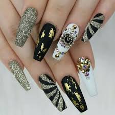 Si buscas nuevos diseños de uñas acrilicas negras mate o con dorado, puedes ver una gran cantidad de diseños así como. Pin On Unas