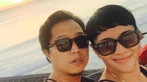 Orang ke-3 Penyebab Ade Sechan-Sandhy Sondoro Cerai?