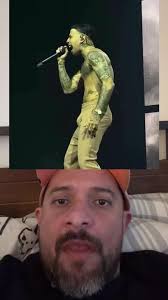 Jeremy Con La Misma Rosa En El Saco Que Raw Alejandro