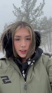 Vanessa Plumb's Instagram, Twitter & Facebook