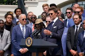 Tom brady, who last appeared for a white house super bowl event during george w. 9pjcxabemwbtm