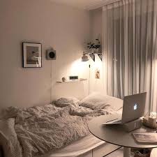 There is absolutely nothing wrong with sticking to the basics. Pin By Wiwi Obi On Simple Home Aesthetic Bedroom Minimalist Room House Rooms