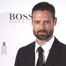 He is best known as the giovanni de medici on the series medici and has also had roles on notable tv shows such as the cw's arrow, the 7 network's neighbours and the web series chicken girls. William Miller