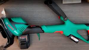 Bosch home and garden 06008c0900 bosch home and garden advancedhedgecut 70 elektro heckenschere mit schutzbügel 500w 700mm. Unboxing Bosch Easygrasscut 26 Corded Grass Trimmer Bob The Tool Man Youtube