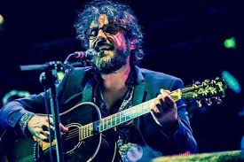 Brunori sas, pseudonimo di dario brunori (cosenza, 28 settembre 1977), è un cantautore e musicista italiano. Brunori Sas Wikipedia