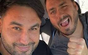Carlos bolsonaro is with iury silva costta and 7 others. Primo Amigo De Carlos Bolsonaro Conquista Emprego No Senado Salario R 22 9 Mil Rede Brasil Atual
