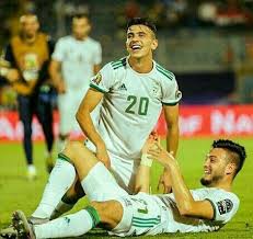 Directs commentés, images et vidéos à regarder et à partager. Pin By L Equipe National On Youcef Atal We Are The Champions Sports Jersey Football