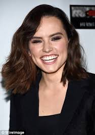 Star Wars Actress Daisy Ridley Debuts Blonde Hair At Porter Event Daisy Ridley Daisy Ridley Star Wars Daisy