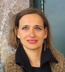 Ewa Kern-Jedrychowska - Feet in 2 Worlds