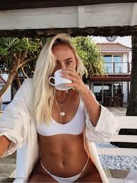 My name is alice and i am a 21 y/o lifestyle blogger living in stockholm. Alice Stenlof Thick Alicestenlof