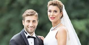 Alpaslan öztürk türkiye 18 yaş altı takımı adına ilk maçına kasım 2010'da almanya karşısında ilk 11'de çıktı. Ebru Sanci Kimdir Esi Alparslan Ozturk Kimdir Kac Yasinda Ve Nereli