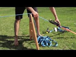 Comment Installer Une Slackline Sans Arbres Avec Pieux Et Chevalets Slackline No Equipment Workout Outdoor