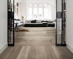 Die so genannte „schiffsbodenoptik lässt sich mit den dielen „lüttsee im besonders schmalen maß von 90 x 25 mm und „alster im standardmaß von 145×25 mm erzielen. Holzfliesen Fur Terrasse Balkon Kuche Und Bad Schoner Wohnen