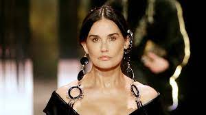 The post quickly went viral and fans wanted to know about the carpet, couch and statue in the space. Demi Moore At Fendi Paris Fashion Week See Her Sexy All Black Look Stylecaster