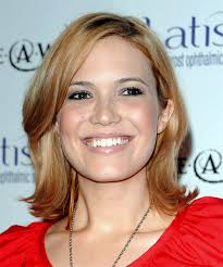 Mandy moore, fresh off wrapping up production on the fifth season of this is us, has unveiled new blond hair. 16 Mandy Moore Hairstyles Hair Cuts And Colors