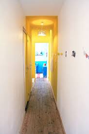 Un Couloir Lumineux Chez Tete D Ange Decorer Un Couloir Couloir Long Idee Deco Long Couloir