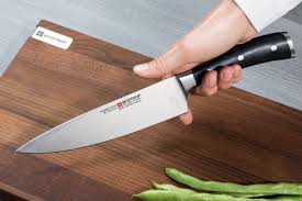 The correct way to use a chef's knife. The Claw Grip