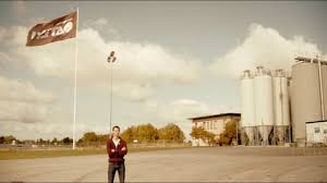 The commercial sees the company's ceo, toni petersson, sitting at a keyboard in the. The Reluctant Ceo Toni Tv Oatly Youtube