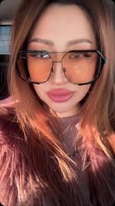 Play with sweetie? Amanda. Hello? Who are you? I'm Amanda. I'm sick.