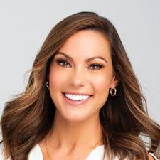 Lisa Booton's Instagram, Twitter & Facebook