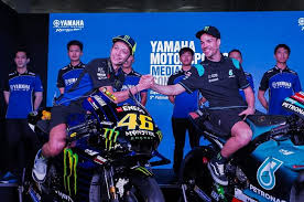 Il prolongera ainsi d'au moins un an sa carrière déjà riche de sept titres de champion du monde dans la catégorie reine. Gunadarma University On Twitter Petronas Yamaha Srt Prioritaskan Morbidelli Bukan Valentino Rossi Https T Co De7jpglqli