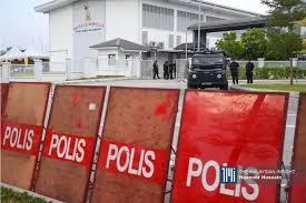 Maybe you would like to learn more about one of these? Malaysia Dua Lelaki Periksa Kereta Polis Ditahan The Malaysian Insight News