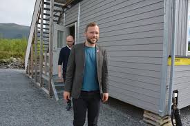 Audun bjørlo lysbakken (born 30 september 1977) is a norwegian politician and the current leader of the norwegian socialist left party.his career in national politics began when he was elected to the norwegian parliament in 2001. Politikk Stortingsvalet 2021 Audun Lysbakken Sv Besokjer Kvinnherad